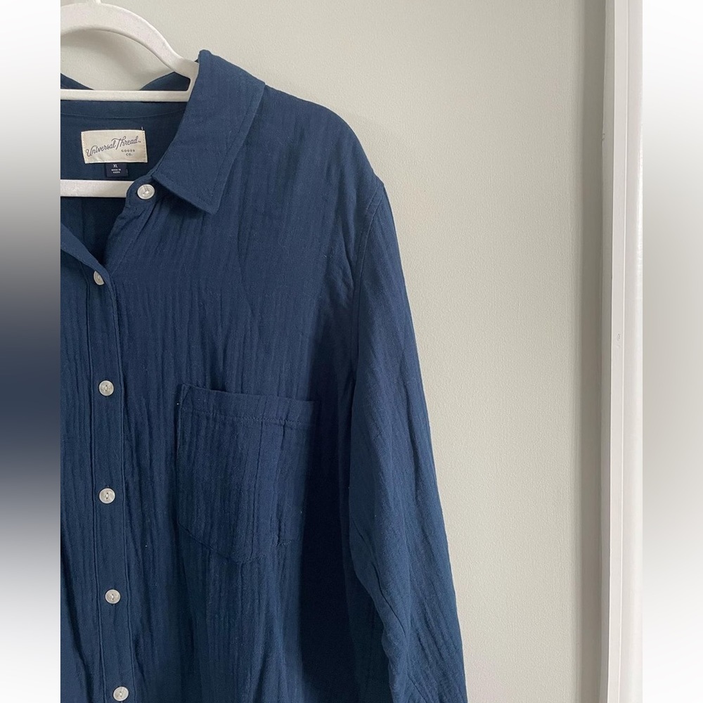 Nwot Universal Thread Button Down Top - image 2